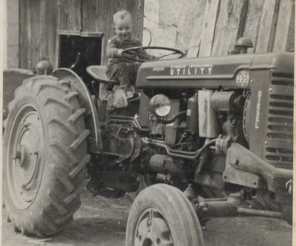 Mon père passionné par les tracteurs depuis son plus jeune âge